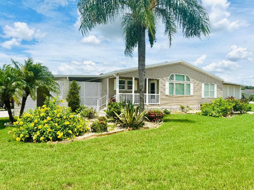 Lakeland, FL Mobile Home for Sale located at 1603 Champion Drive Schalamar Creek Golf & Country Club